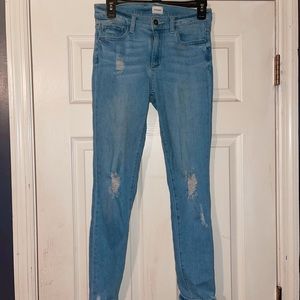 Sneak Peek, Size 3/W26, Light washed Skinny’s